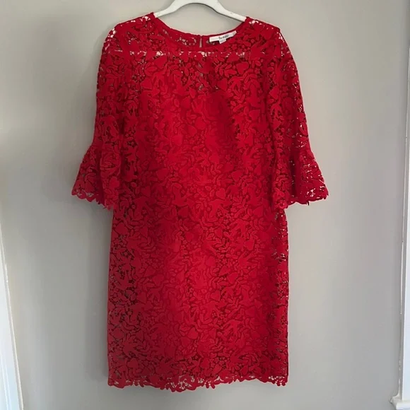 abstract triangle lace midi dress Idra Lace Trim Sleeveless Crochet Midi Trailing Dress